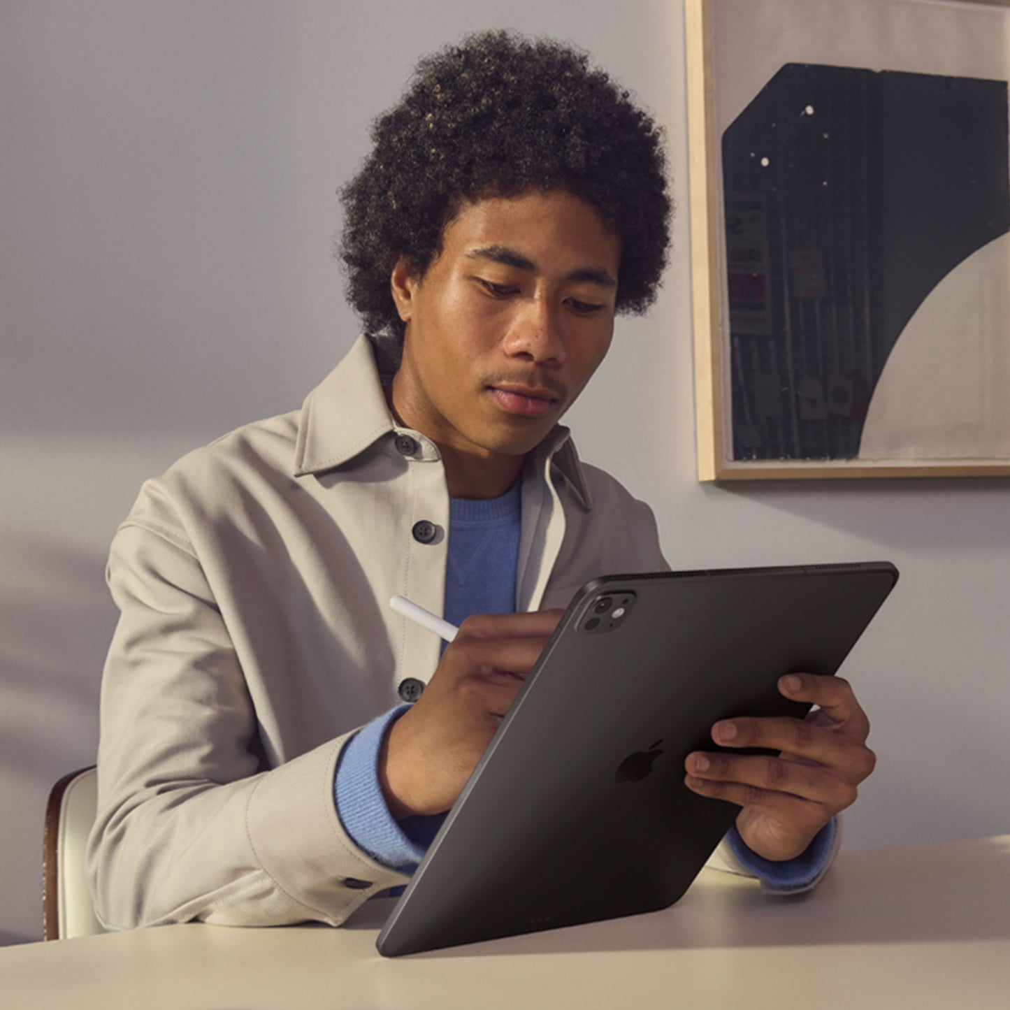 iPad_Pro_13-in_M5_WiFi_Space_Black_PDP_Image_Position_5__GBEN