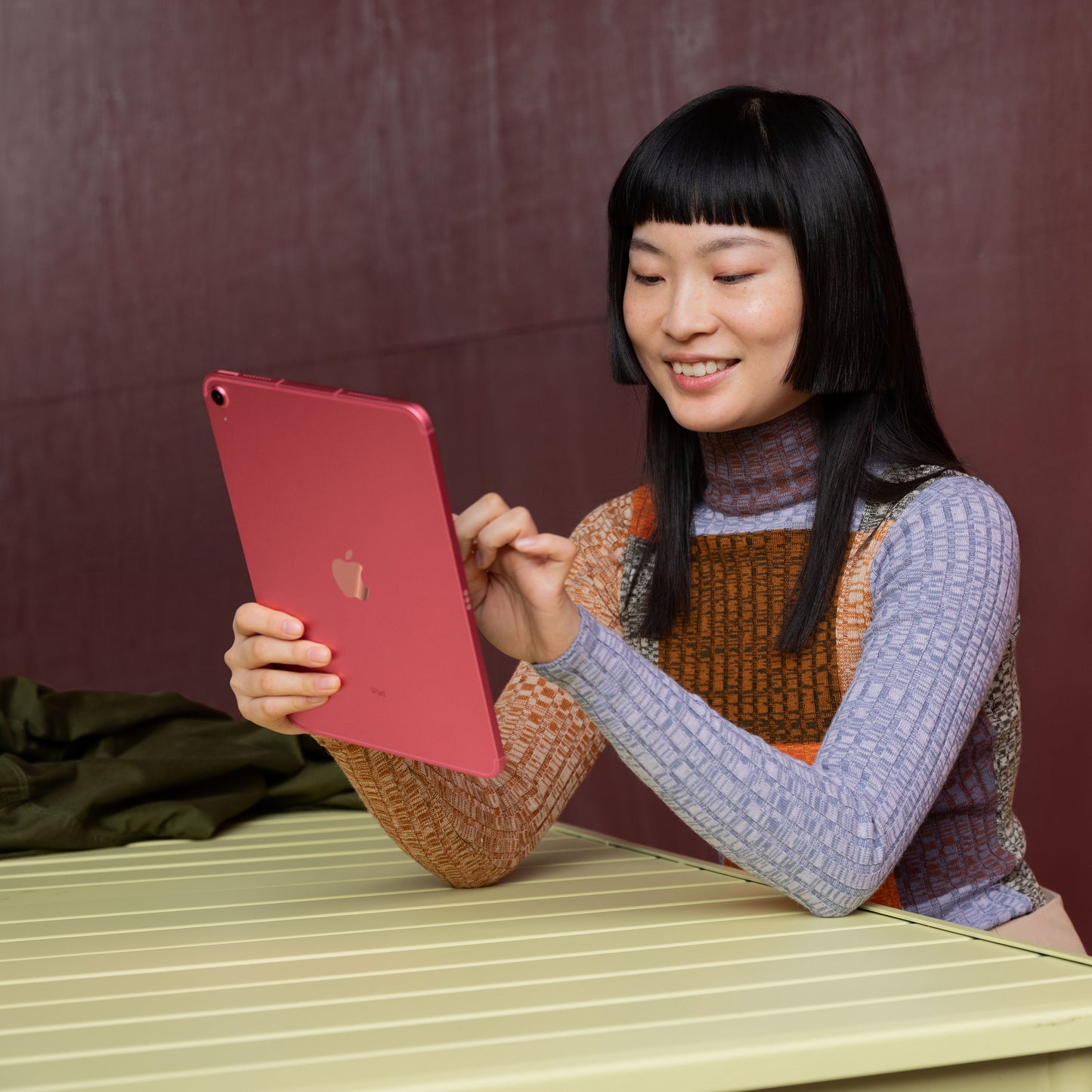 iPad_10th_generation_Wi-Fi_Silver_PDP_Image_Fall23_Position-6__GBEN