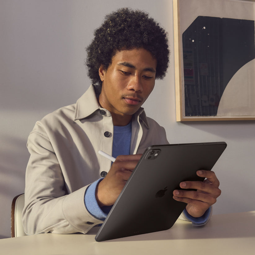 iPad_Pro_13-in_M5_WiFi_Space_Black_PDP_Image_Position_5__GBEN