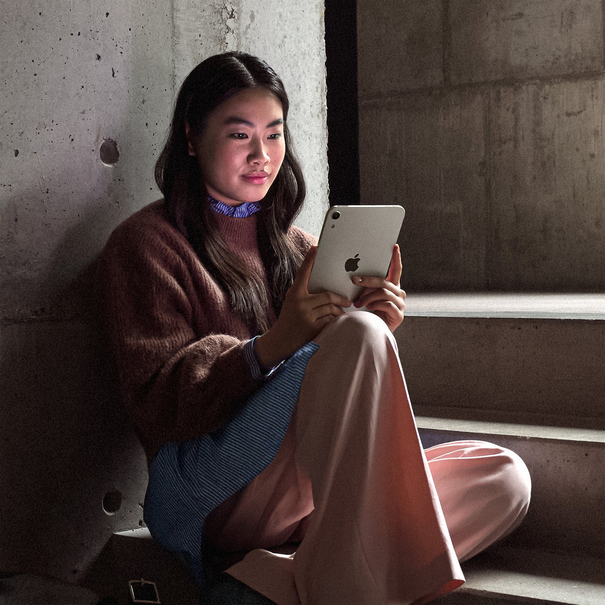 iPad_mini_A20_Pro_Cellular_Starlight_PDP_Image_Position_9__en-GB